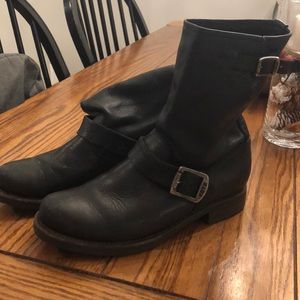 Veronica Short Black Frye boots size 6.5
